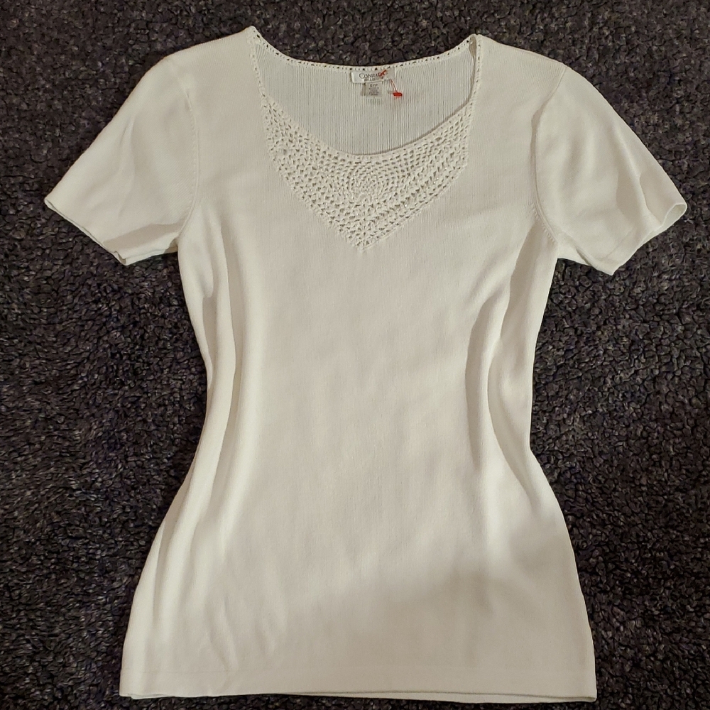 Like NEW! Chic White Crochet Accent Women's Tee